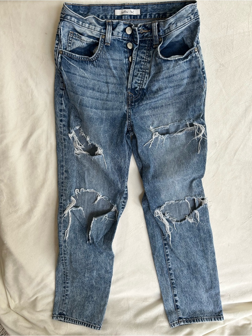 Women’s Slim Straight Distressed Jeans in Blue